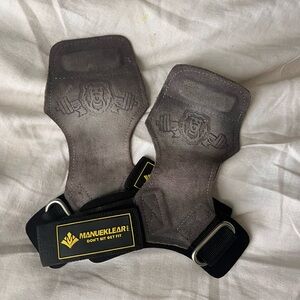 Black CrossFit Grips